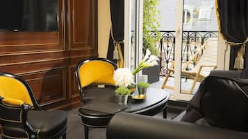 Ropa de cama de alta calidad, colchones con pillow-top y minibar