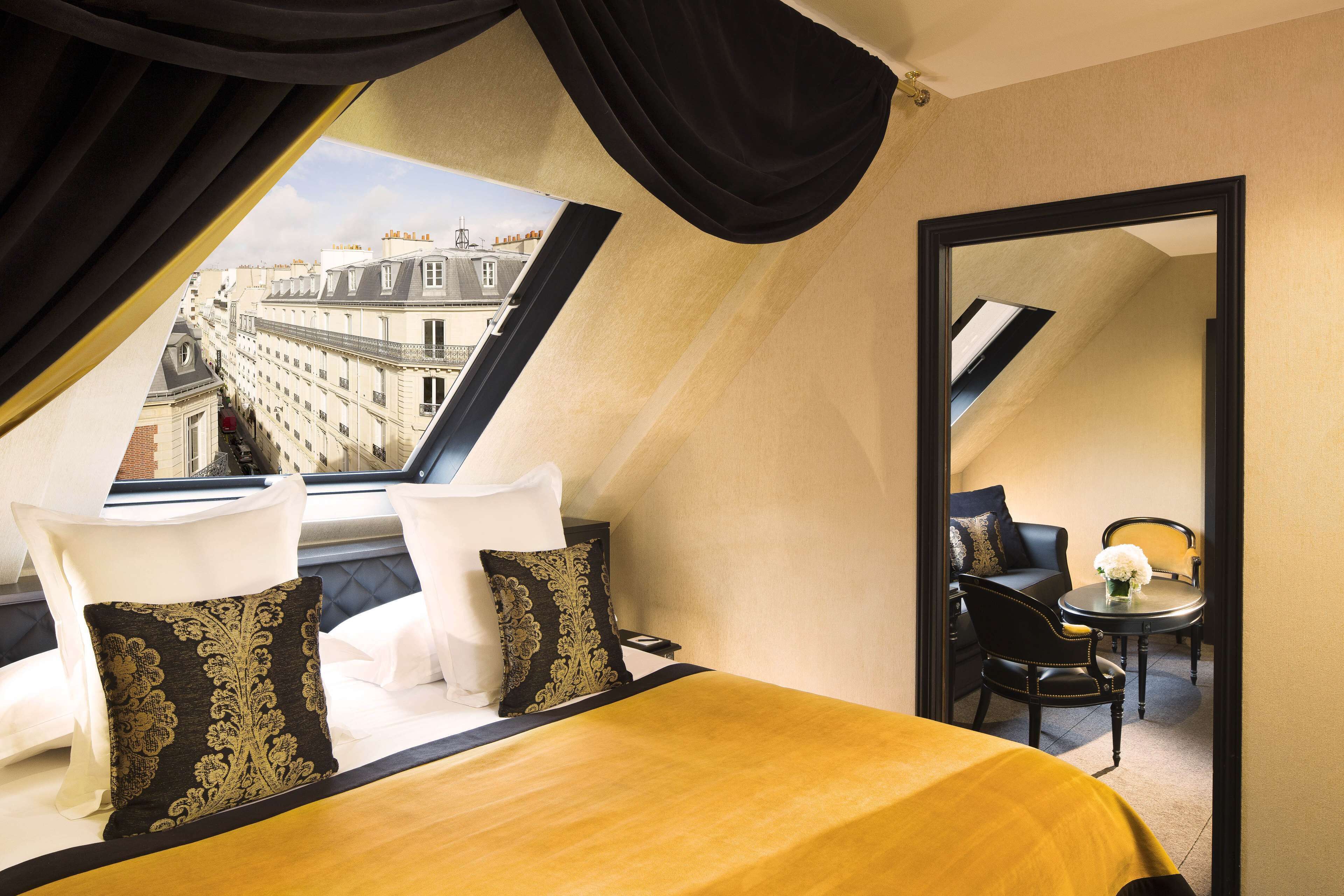 junior suite parisienne mansardée | premium bedding, pillow-top beds, minibar, in-room safe