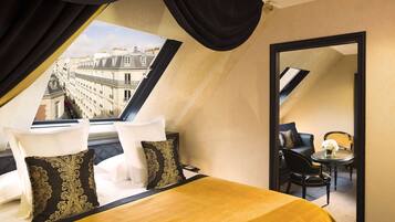 Junior Suite Parisienne Mansardée | Literie de qualité supérieure, surmatelas, minibar