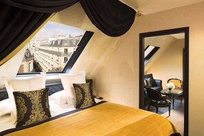 Junior Suite Parisienne Mansardée | Premium bedding, pillow-top beds, minibar, in-room safe - Le Belmont Paris (Paris)