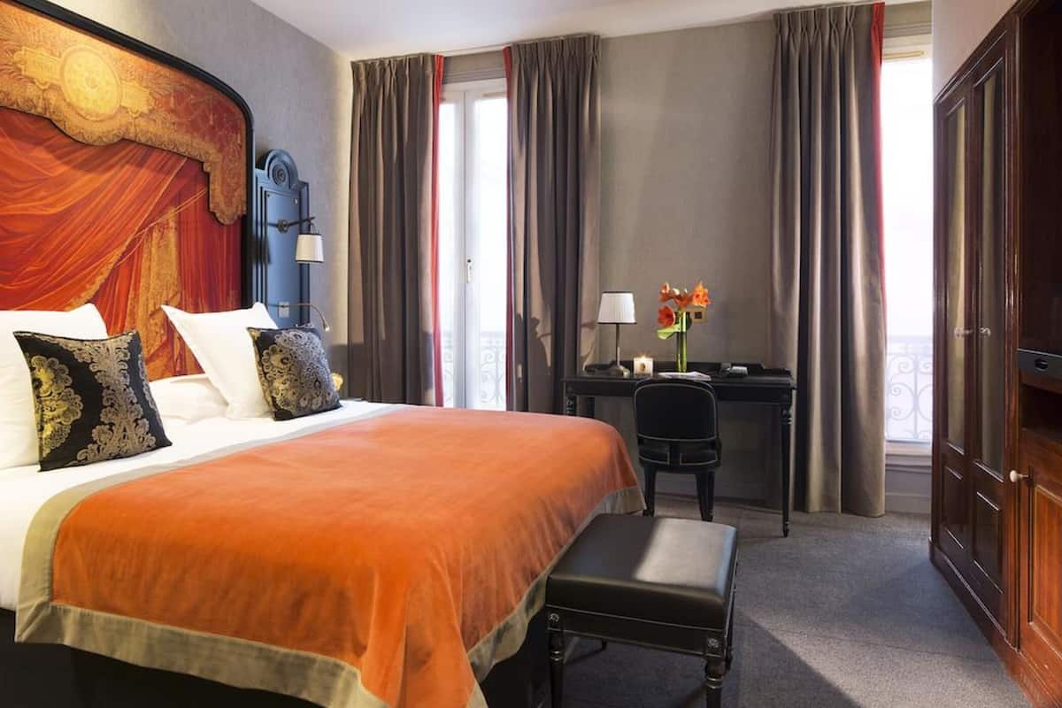 Literie de qualité supérieure, surmatelas, minibar