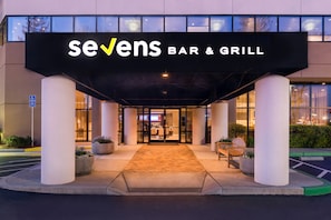 Déjeuner, dîner et souper servis sur place; cuisine américaine