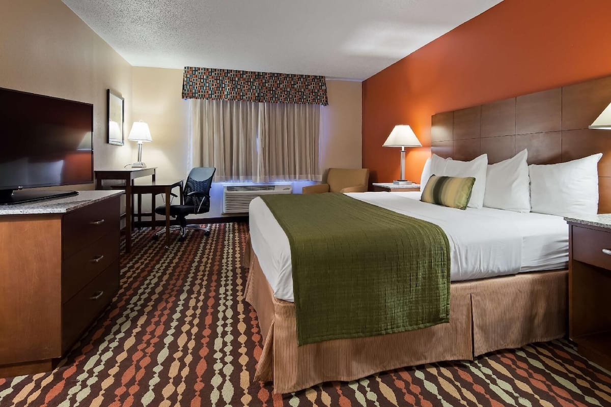 Blackout curtains, iron/ironing board, Internet, bed sheets