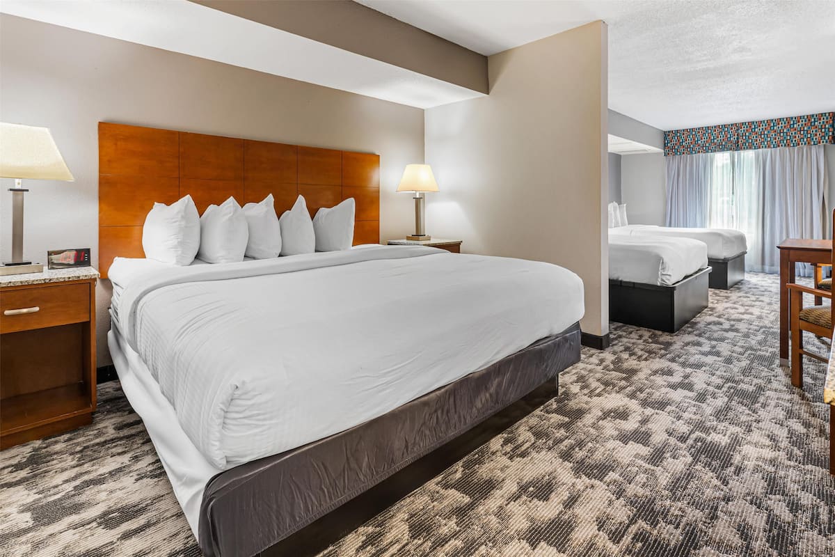 Kamar Standar, Beberapa Tempat Tidur, Bebas Asap Rokok (1 king and 2 queen beds) | 1 kamar tidur, tirai kedap cahaya, setrika/meja setrika, dan internet