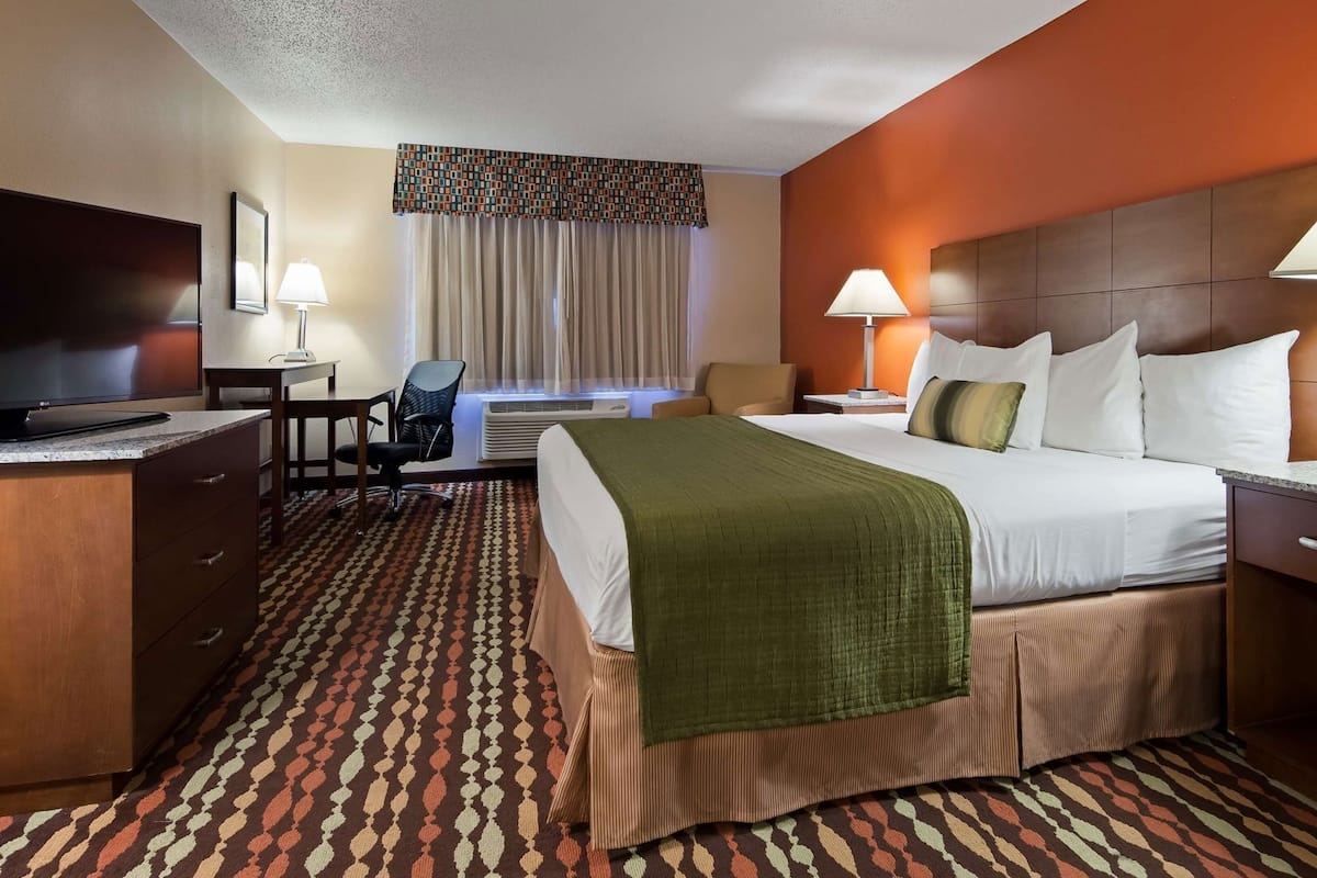 Blackout curtains, iron/ironing board, Internet, bed sheets