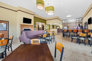 Lobby - Best Western Ambassador Inn & Suites (Wisconsin Dells)