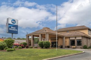 Exterior - Best Western Ambassador Inn & Suites (Wisconsin Dells)