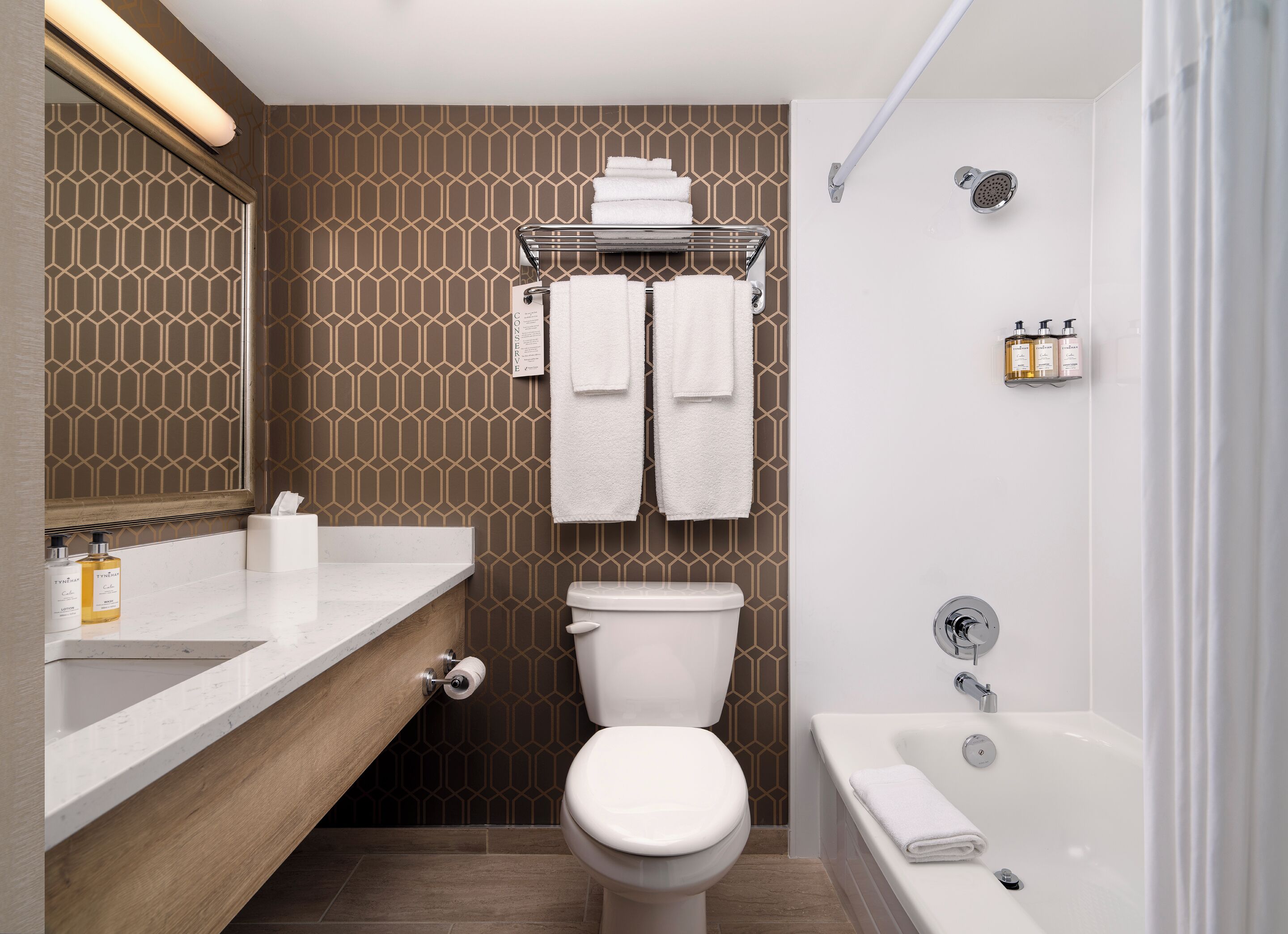 traditional room | bathroom | combined shower/bathtub, designer toiletries, hair dryer, towels