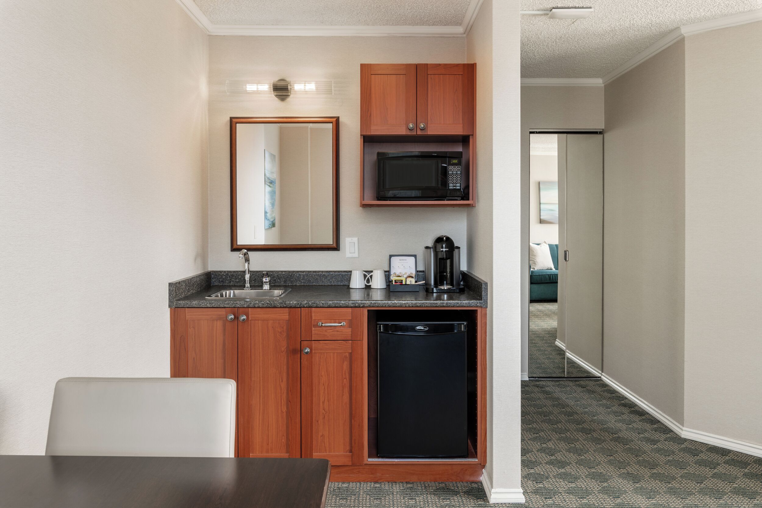 Photo - Chateau Victoria Hotel & Suites