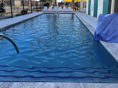 Motel 6 Galveston, TX - Beach/Seawall 
