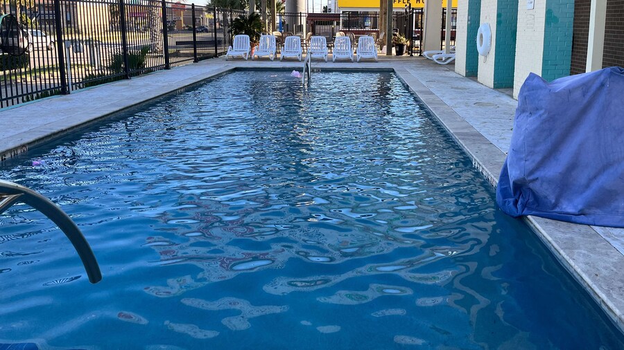 Motel 6 Galveston, TX - Beach/Seawall