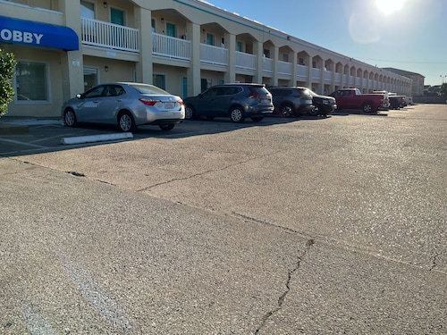 Motel 6 Galveston, TX - Beach/Seawall 