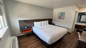 In-room safe, blackout drapes, iron/ironing board, free WiFi - Motel 6 Galveston, TX - Beach/Seawall  (Galveston)