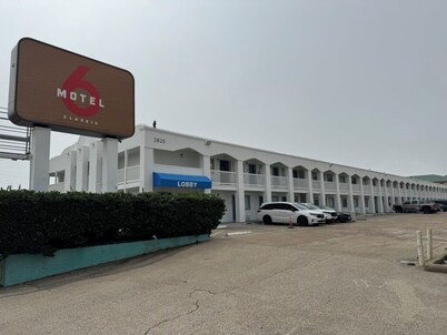 Motel 6 Galveston, TX - Beach/Seawall 