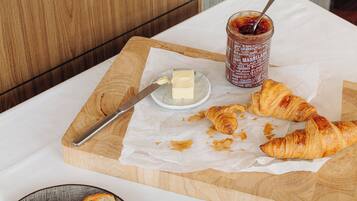 Daily continental breakfast (EUR 25 per person)