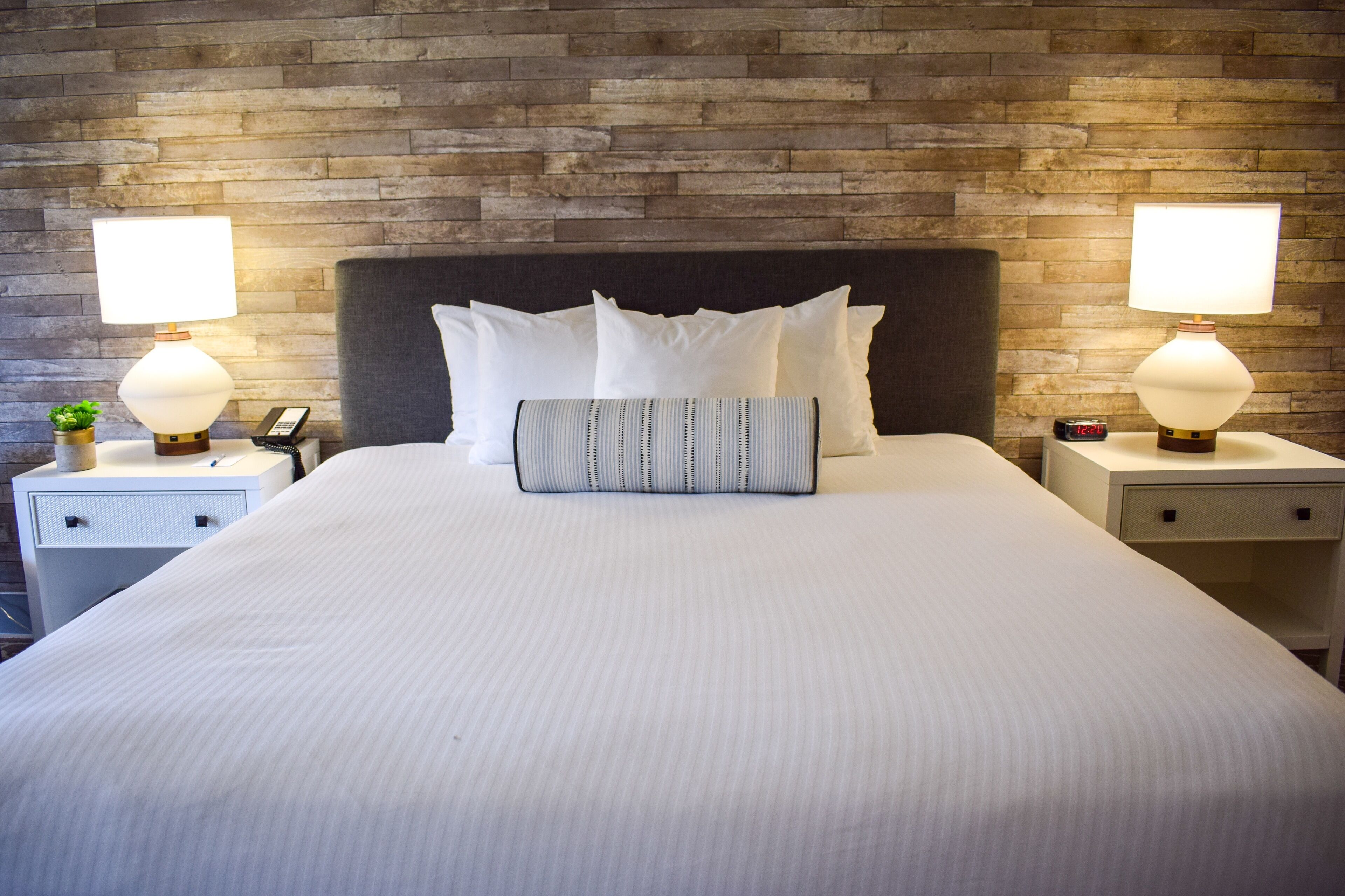 room, 1 king bed, balcony (parkside) | 1 bedroom, premium bedding, pillow-top beds, iron/ironing board