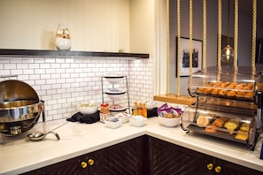Free daily buffet breakfast 