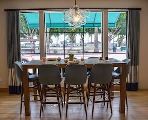 Free daily buffet breakfast  - Beachside Inn (Santa Barbara)