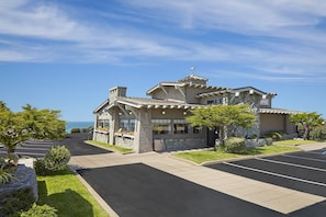 Breakfast, lunch and dinner served - Cavalier Oceanfront Resort (San Simeon)