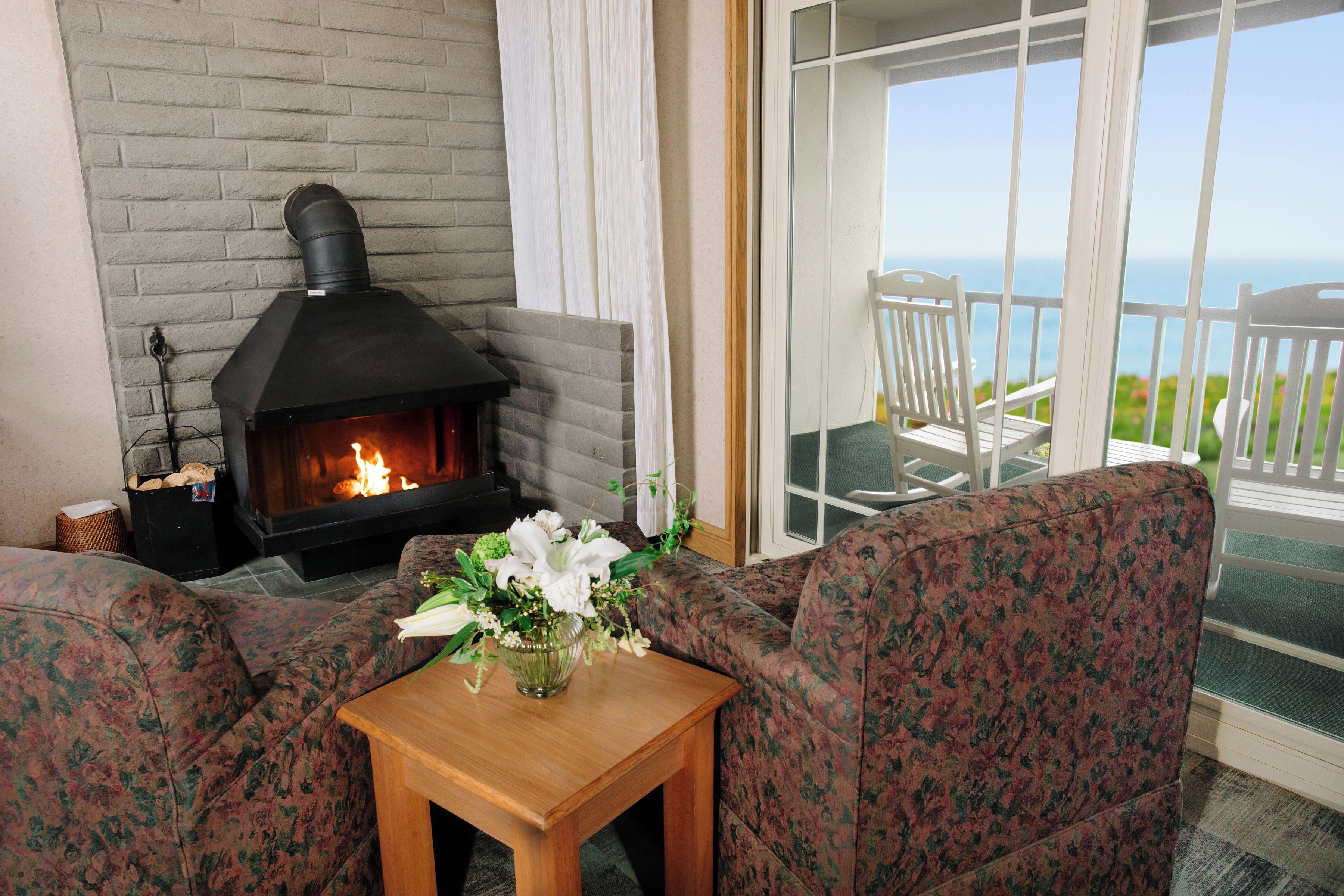 deluxe room, 1 king bed, patio, ocean view | in-room safe, individually decorated, individually furnished, desk