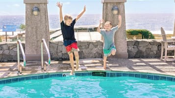 2 piscinas al aire libre, una piscina climatizada