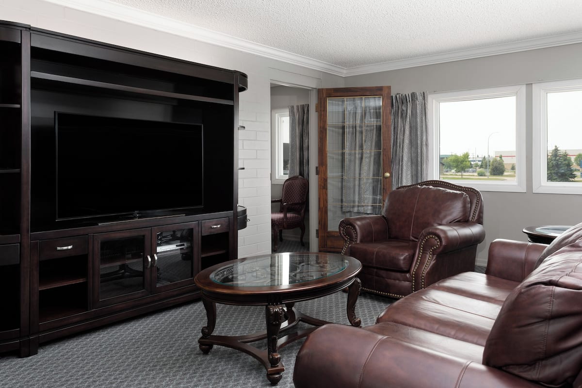 Suite, 1 cama King size, para no fumadores, hidromasaje (Full Kitchen) | Escritorio, cortinas blackout y insonorización