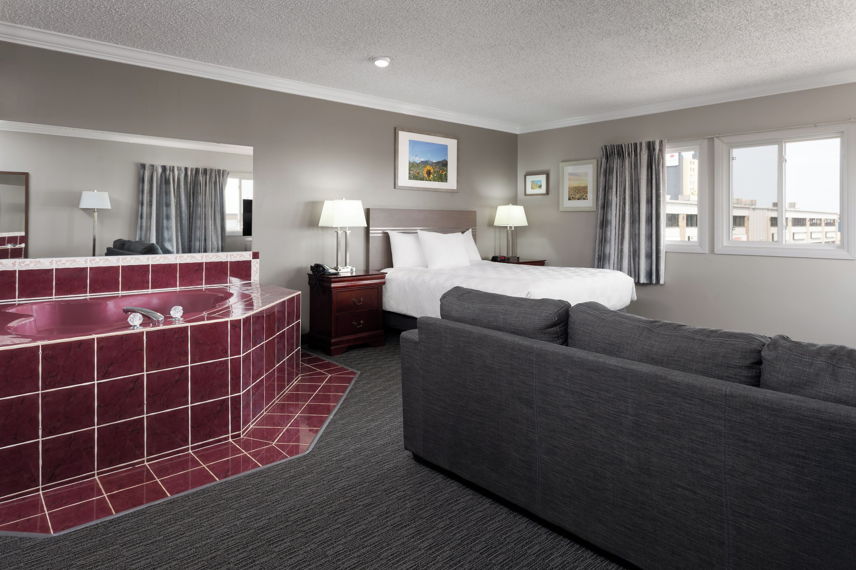 Suite, 1 queensize bed, niet-roken, bubbelbad (Full Kitchen) | Woonruimte | Flatscreentelevisie