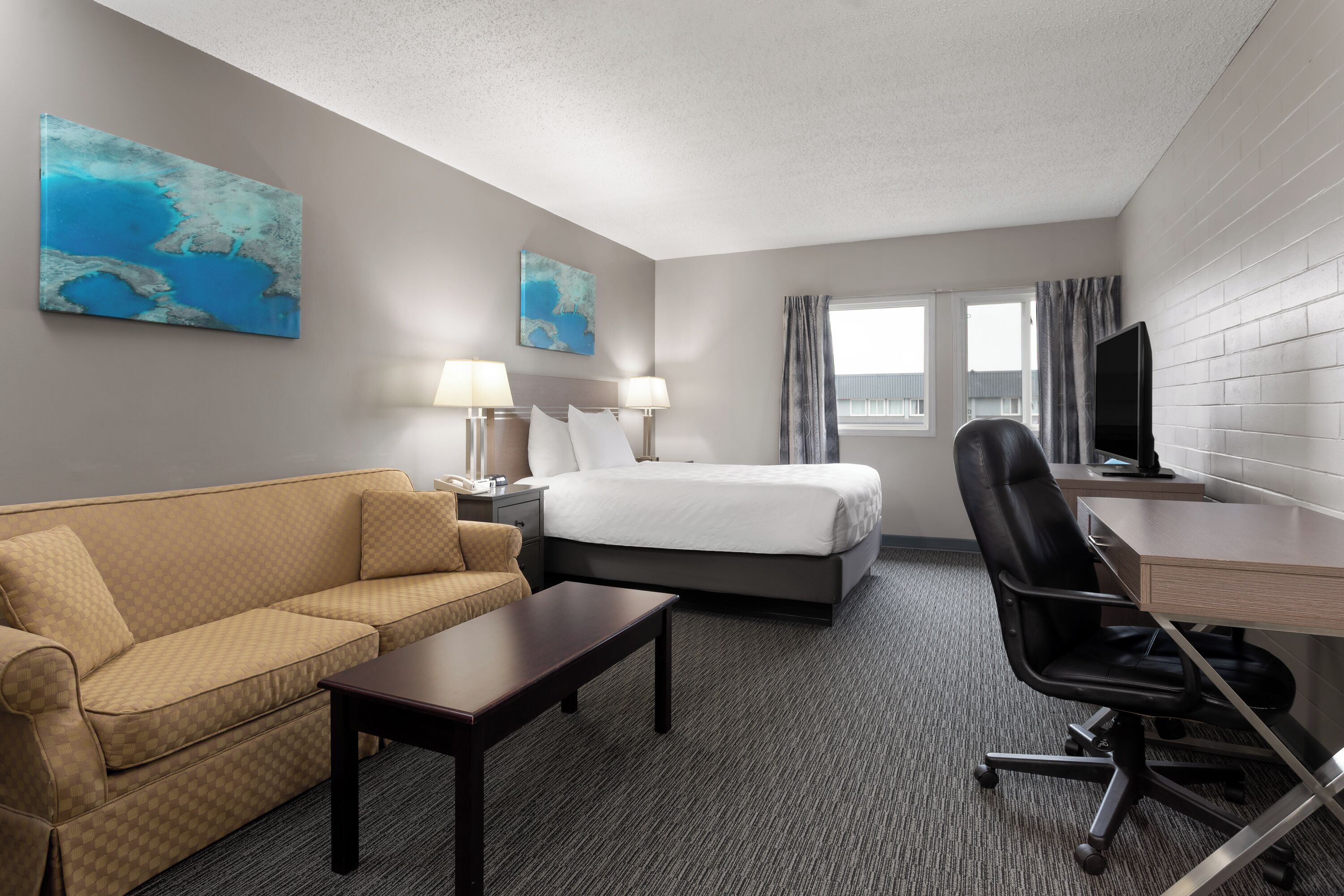 Deluxe kamer, 1 queensize bed, niet-roken, kitchenette | Een bureau, verduisterende gordijnen, geluiddichte muren