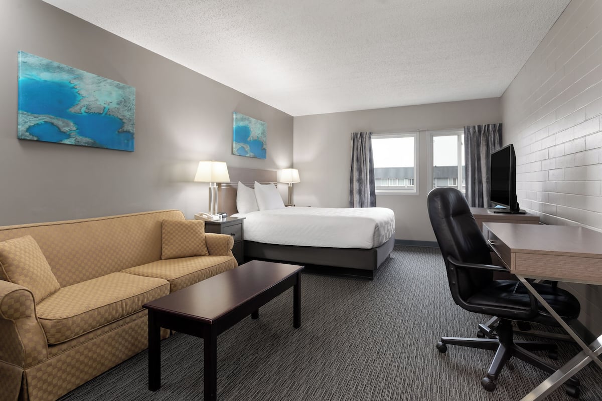 Habitación Deluxe, 1 cama Queen size, para no fumadores, cocineta | Escritorio, cortinas blackout y insonorización