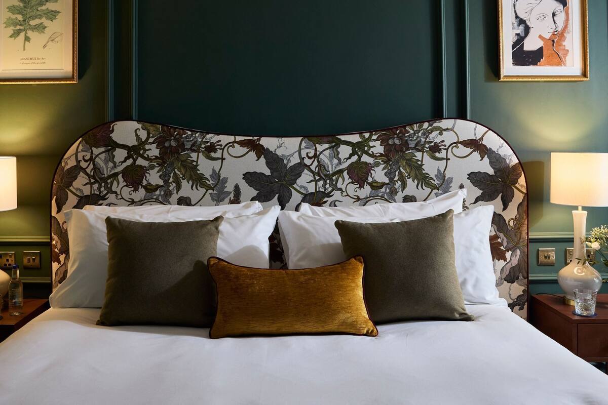 superior double room, 1 king bed, ensuite | egyptian cotton sheets, free minibar, in-room safe