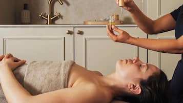 Soins corporels, soins d'aromathérapie, massages des tissus profonds