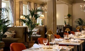 Breakfast, lunch, dinner served; British cuisine 