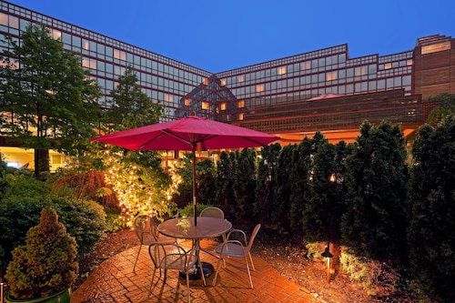 DoubleTree by Hilton New York LaGuardia Airport