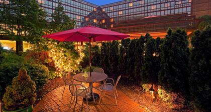 DoubleTree by Hilton New York LaGuardia Airport