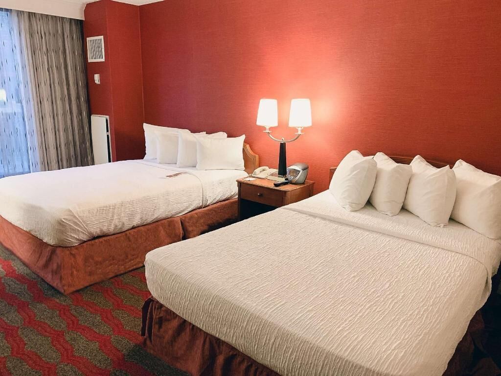 Premium bedding, in-room safe, laptop workspace, soundproofing