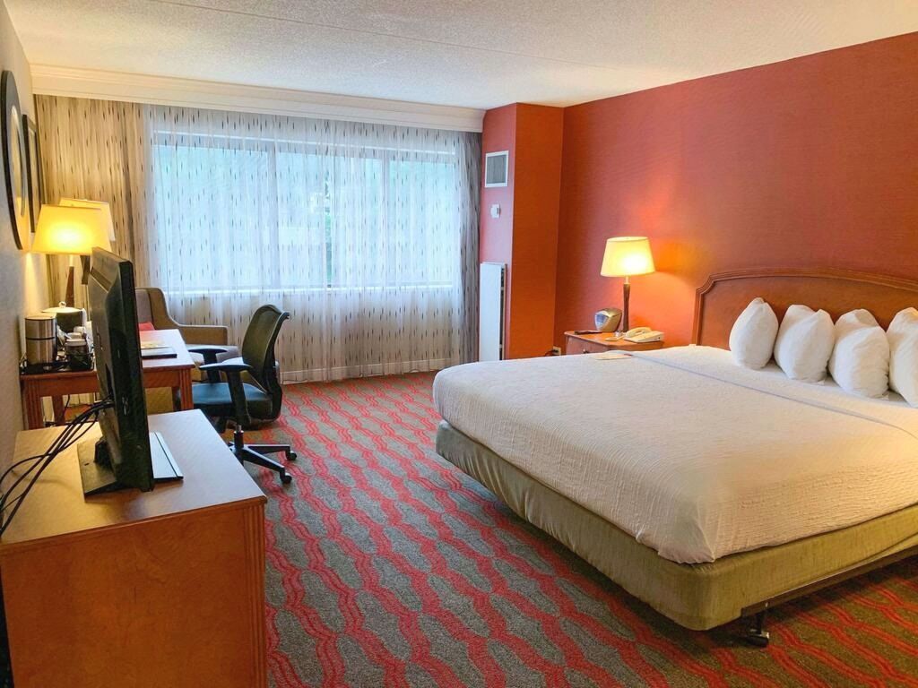 Roupas de cama premium, cofres nos quartos, escrivaninha