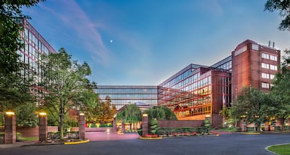 DoubleTree by Hilton New York LaGuardia Airport