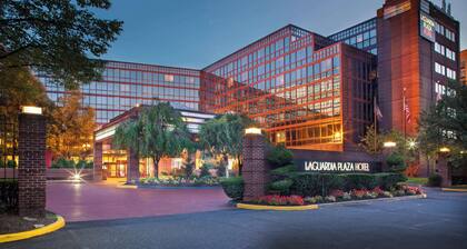 LaGuardia Plaza Hotel