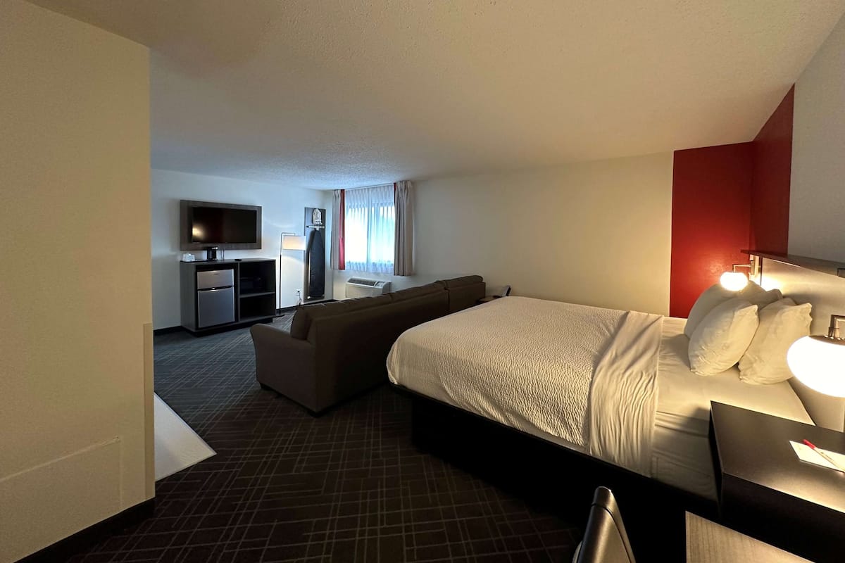 Studio Suite, 1 Tempat Tidur King, Bebas Asap Rokok | Kedap suara, setrika/meja setrika, Wi-Fi gratis, dan jam alarm