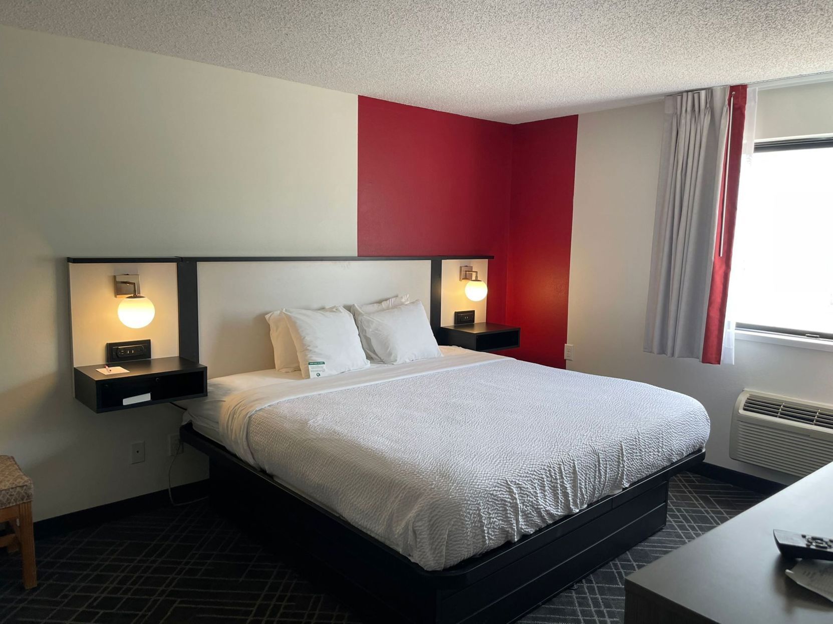 Quartos à prova de som, ferros/tábuas de passar roupa, Wi-Fi de cortesia