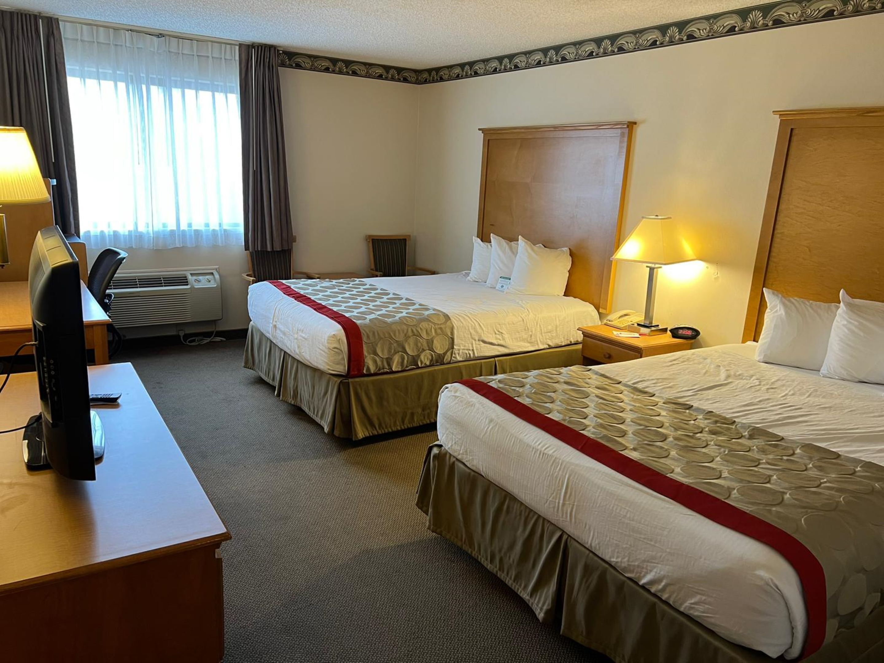 Quartos à prova de som, ferros/tábuas de passar roupa, Wi-Fi de cortesia