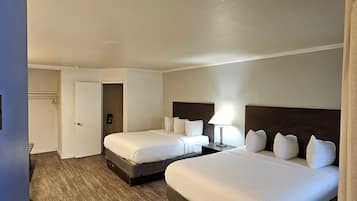 Habitación estándar, 2 camas de matrimonio | Wifi gratis y ropa de cama