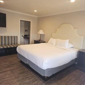 Family Room | Free WiFi, bed sheets - Bay Front Inn Santa Cruz (Santa Cruz)