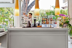 Bar (on property) - Italiana Hotels Florence (Florence)