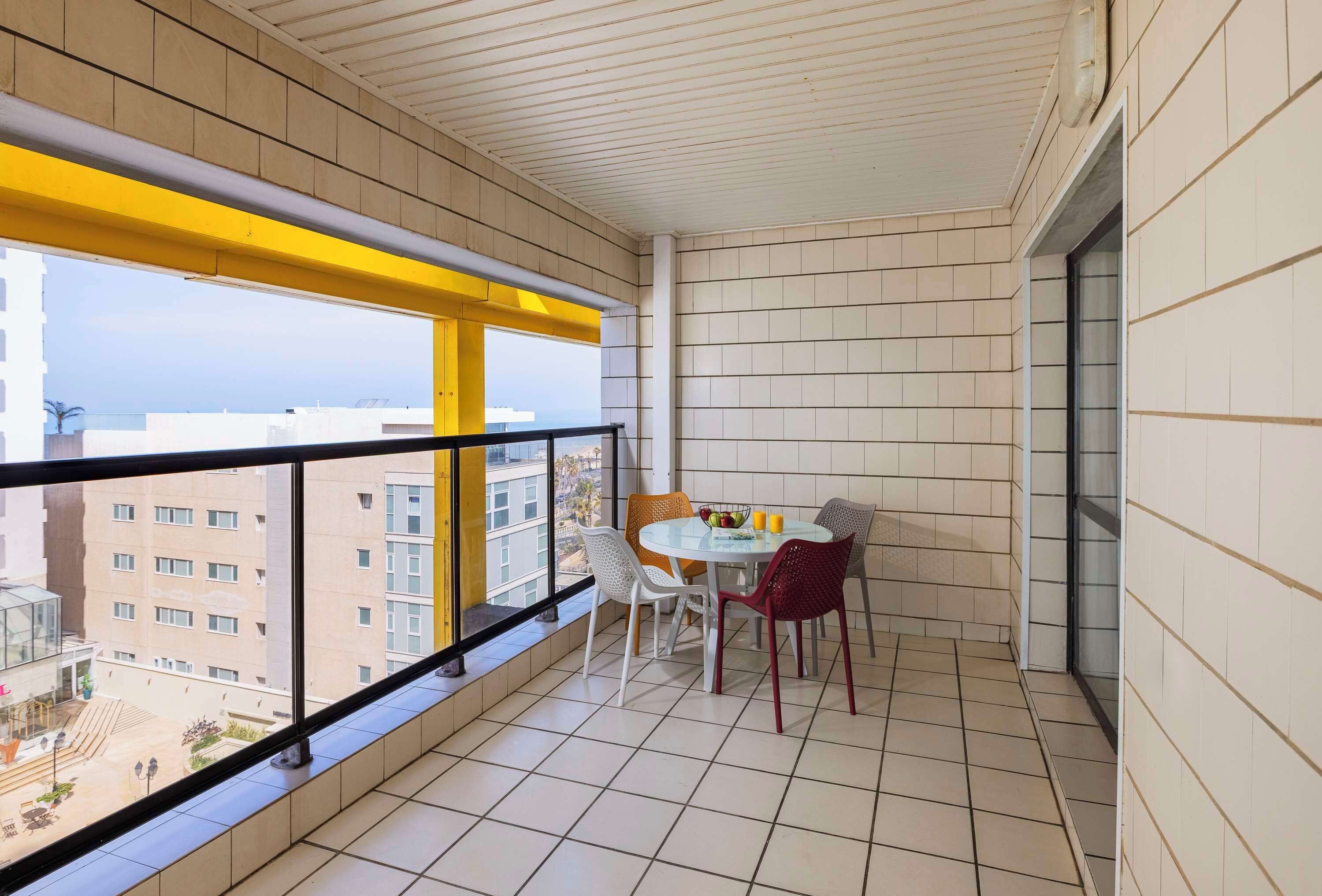 suite, 1 queen bed, non smoking, balcony | balcony