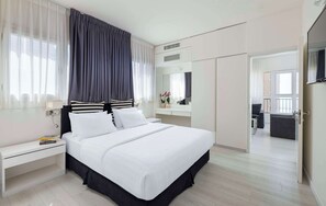 Suite, 1 Queen Bed, Non Smoking, Kitchenette