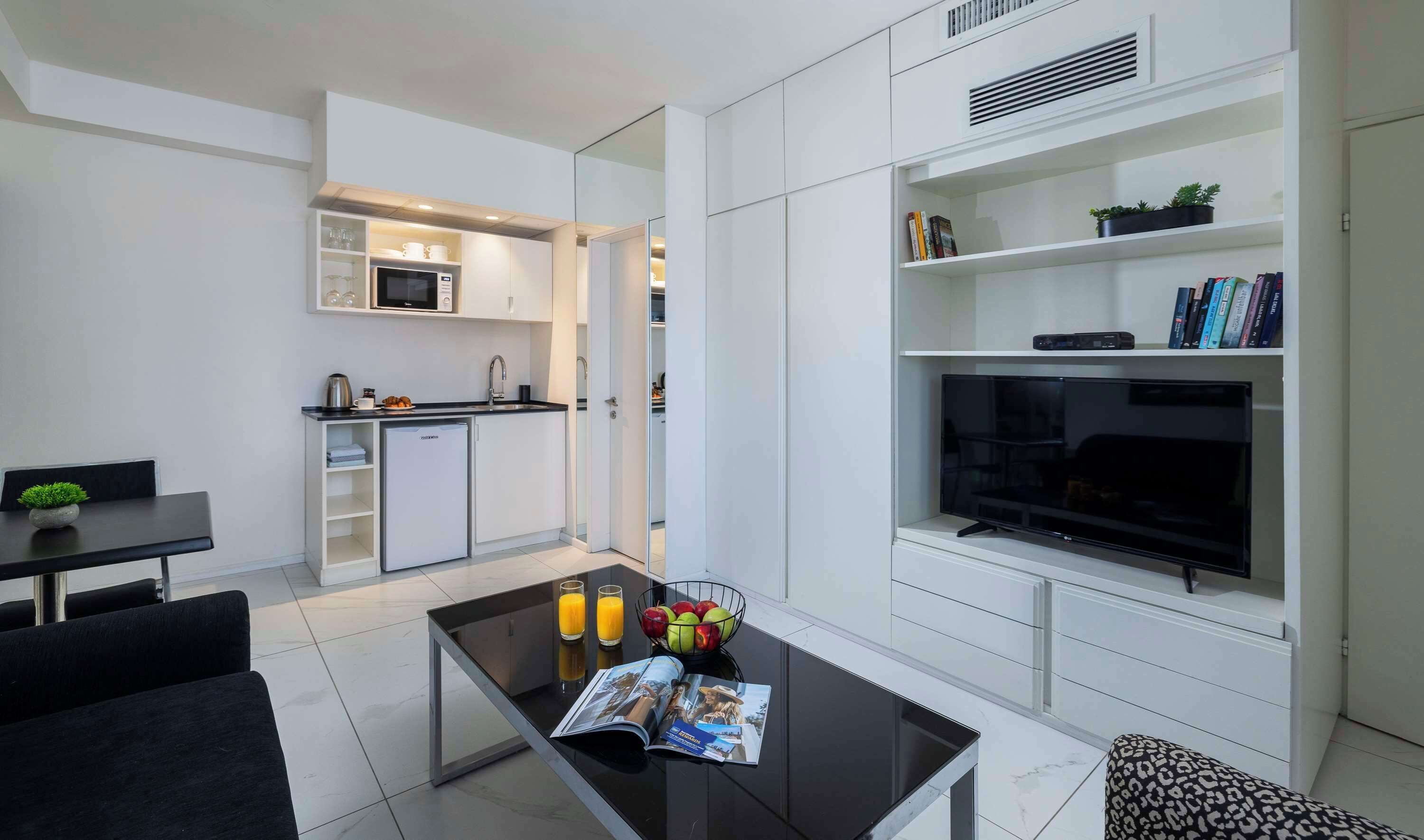 suite, 1 queen bed, non smoking, kitchenette | in-room safe, desk, soundproofing, iron/ironing board