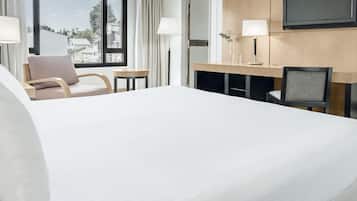 Standard Room | Premium bedding, down comforters, pillowtop beds, minibar
