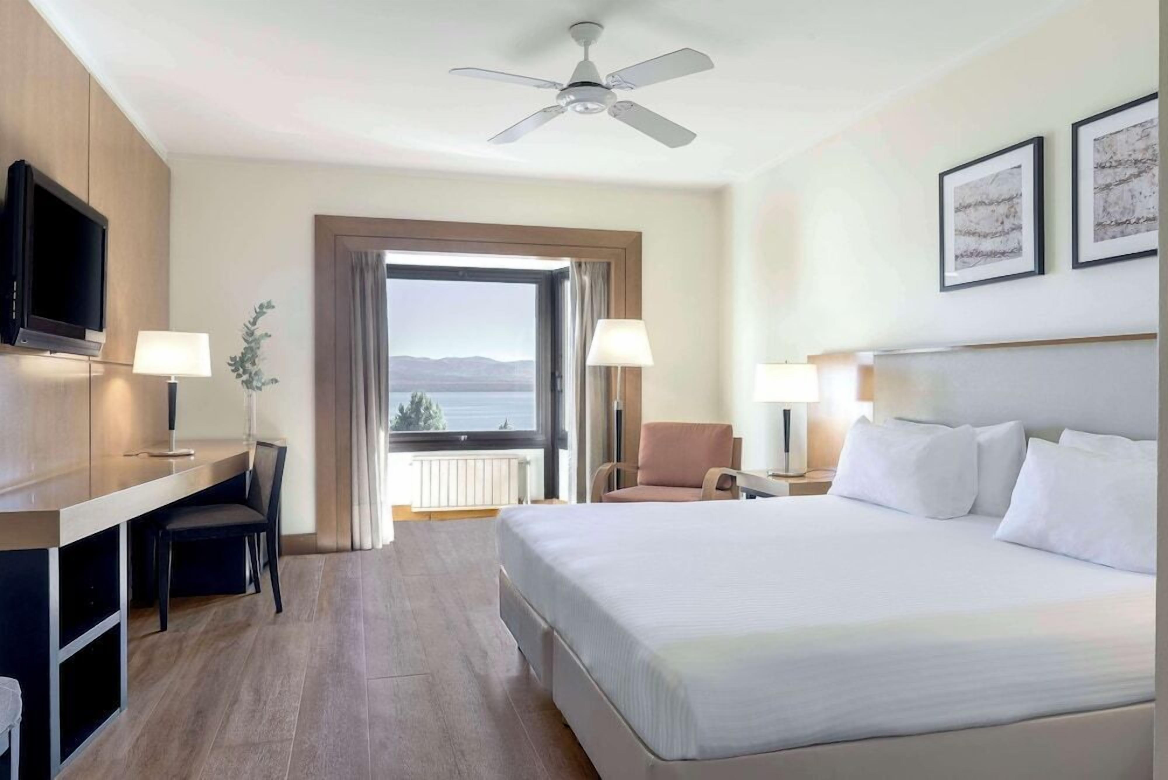 Hochwertige Bettwaren, Daunenbettdecken, Pillowtop-Betten, Minibar