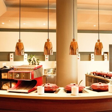 Café da manhã com buffet todos os dias (AUD 38 por pessoa) 